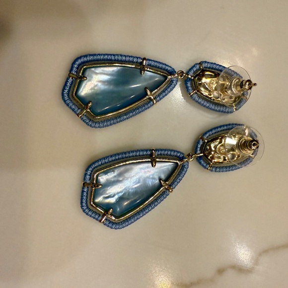 Kendra Scott Threaded Gold Camry Earrings in Periwinkle Blue. Statement - Picture 5 of 5